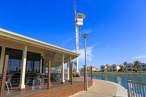 Marina Hotel - Sydneys Hotel 36