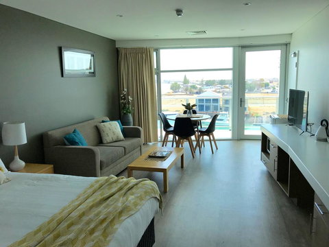 Ocean View Luxury Apartment & Suite - Sydneys Hotel 24