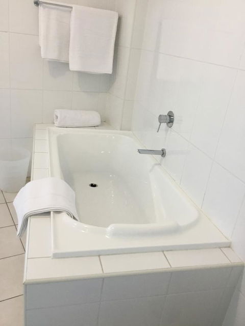 Wallaroo Marina Waterfront Luxe Apartment - Sydneys Hotel 20