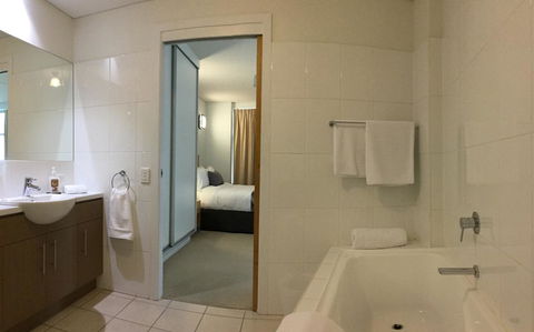 Wallaroo Marina Waterfront Luxe Apartment - Sydneys Hotel 16