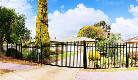 Beautiful Garden House - Sydneys Hotel 7