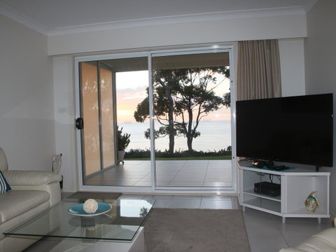 Mollymook Beach Waterfront - Sydneys Hotel 12