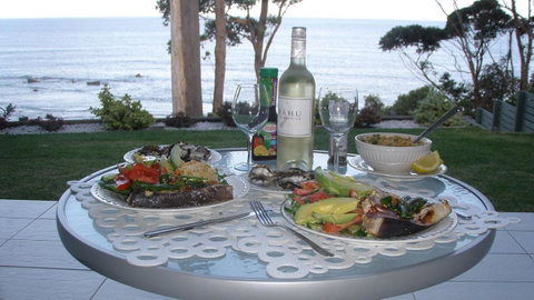 Mollymook Beach Waterfront - Sydneys Hotel 3