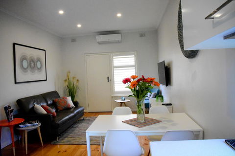 City To Sea - Sydneys Hotel 11