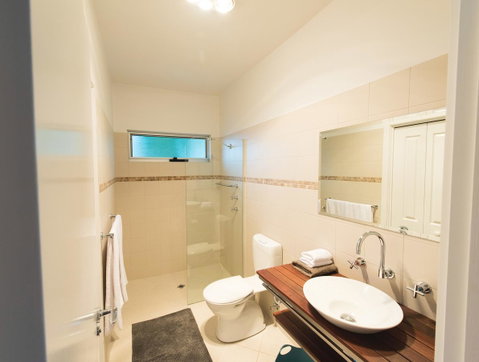 S T U D I O 22 Peaceful Retreat With Garden Views - Sydneys Hotel 6