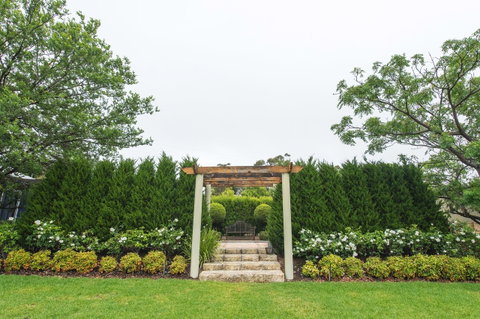 S T U D I O 22 Peaceful Retreat With Garden Views - Sydneys Hotel 10