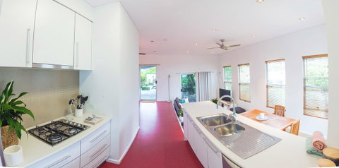 S T U D I O 22 Peaceful Retreat With Garden Views - Sydneys Hotel 4
