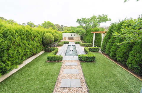 S T U D I O 22 Peaceful Retreat With Garden Views - Sydneys Hotel 0