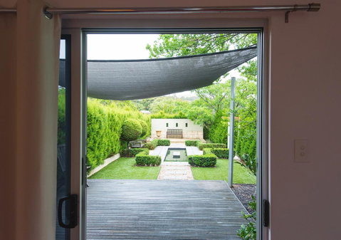 S T U D I O 22 Peaceful Retreat With Garden Views - Sydneys Hotel 12