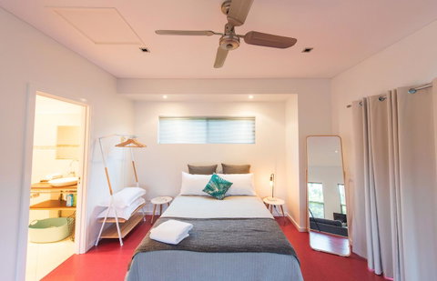 S T U D I O 22 Peaceful Retreat With Garden Views - Sydneys Hotel 3