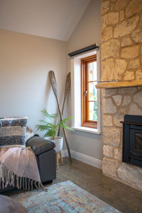 Lucy's Cottage - Sydneys Hotel 8