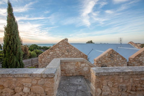 Lucy's Cottage - Sydneys Hotel 20