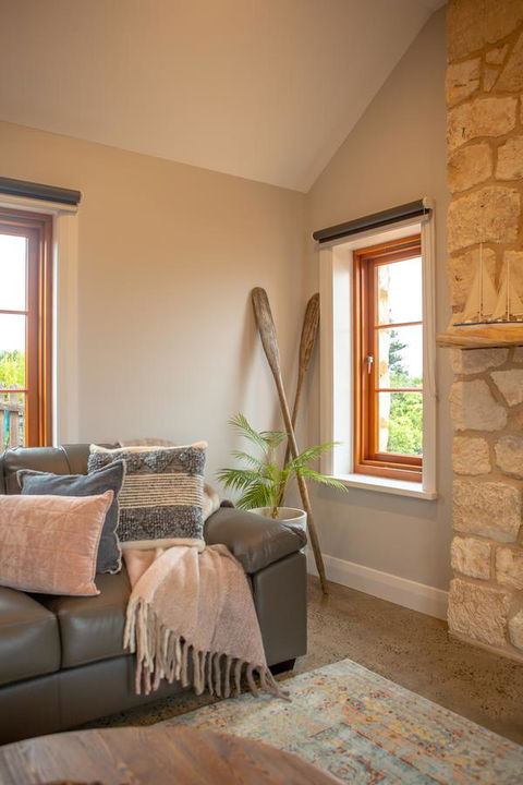 Lucy's Cottage - Sydneys Hotel 15