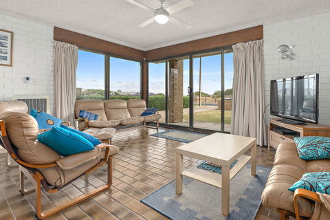 Sun & Surf Aldinga Beach Apartment - Sydneys Hotel 0