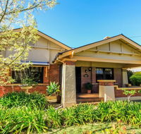 Ambrosia Holiday Home - Sydneys Hotel