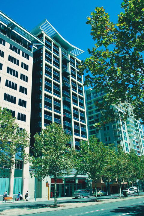 Oaks Adelaide Horizons Suites - Sydneys Hotel 0