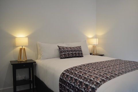 Whitmore SQ - Sydneys Hotel 11