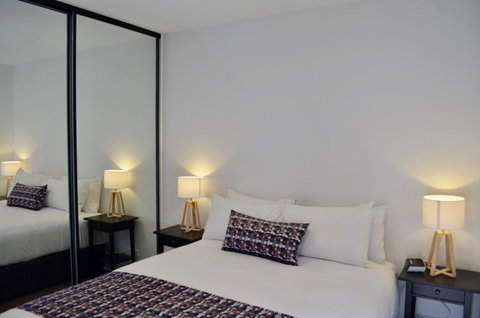 Whitmore SQ - Sydneys Hotel 10