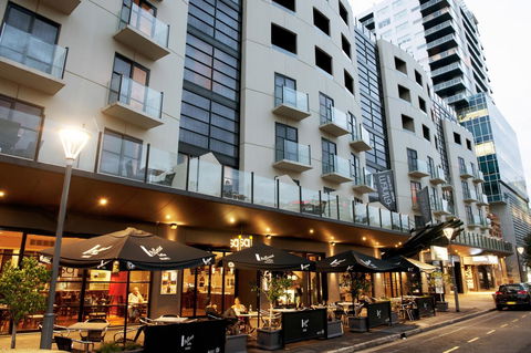 Mantra Hindmarsh Square - Sydneys Hotel 3