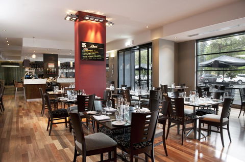 Mantra Hindmarsh Square - Sydneys Hotel 10