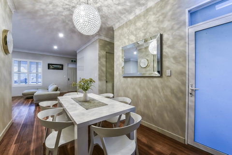 Aloha Central Luxury Apartments - Sydneys Hotel 9
