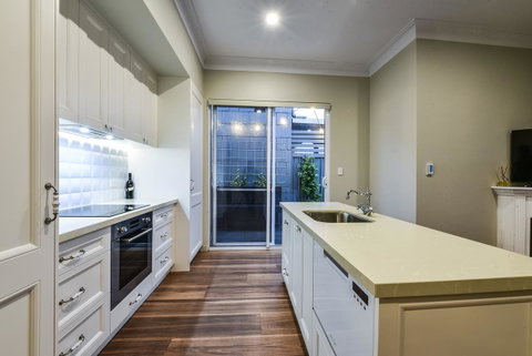 Aloha Central Luxury Apartments - Sydneys Hotel 10