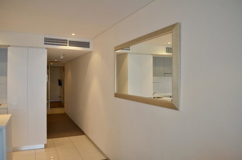 APTonNorthTCE - Sydneys Hotel 9