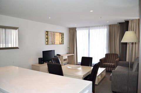APTonNorthTCE - Sydneys Hotel 5