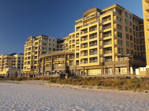 Oaks Glenelg Plaza Pier Suites - Sydneys Hotel 1