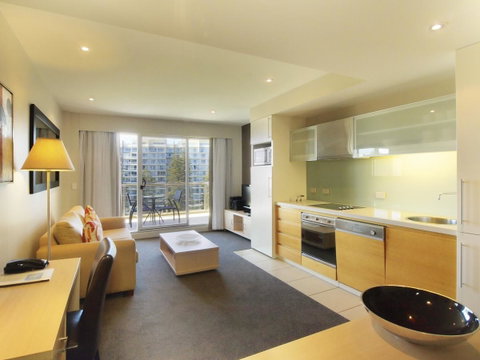 Oaks Glenelg Plaza Pier Suites - Sydneys Hotel 6