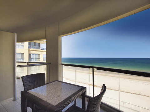 Oaks Glenelg Plaza Pier Suites - Sydneys Hotel 4