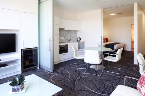 Adelaide Rockford - Sydneys Hotel 23