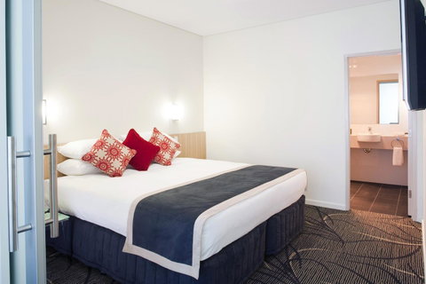 Adelaide Rockford - Sydneys Hotel 8