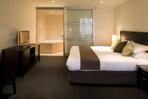 Adelaide Rockford - Sydneys Hotel 4