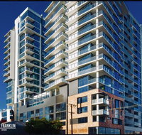 Resort Style Luxury City Apartment  Free Car Parking - Sydneys Hotel