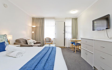 Glenelg Oasis Studios - Sydneys Hotel 4