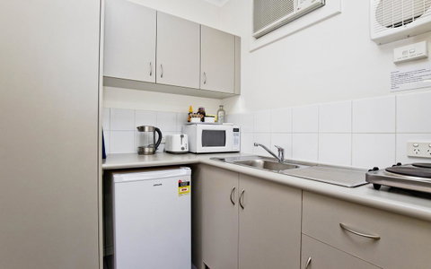 Glenelg Oasis Studios - Sydneys Hotel 10