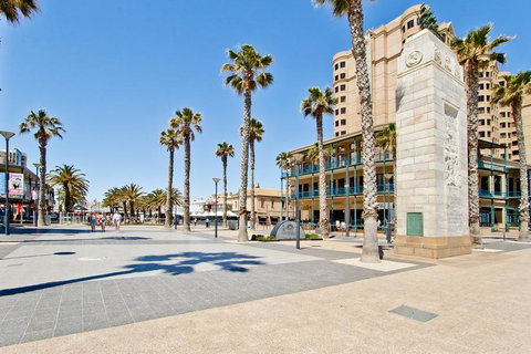 Glenelg Oasis Studios - Sydneys Hotel 16