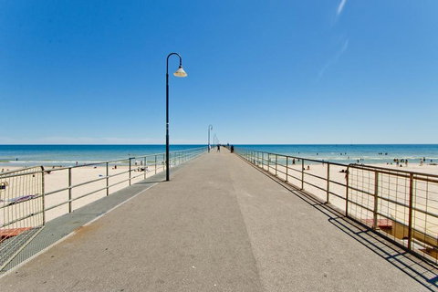 Glenelg Oasis Studios - Sydneys Hotel 15