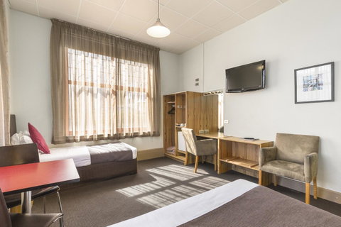 Adelaide Paringa - Sydneys Hotel 8