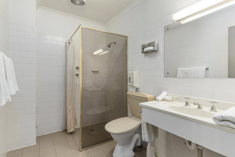 Adelaide Paringa - Sydneys Hotel 16