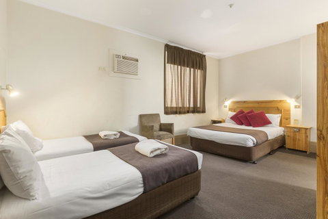 Adelaide Paringa - Sydneys Hotel 6