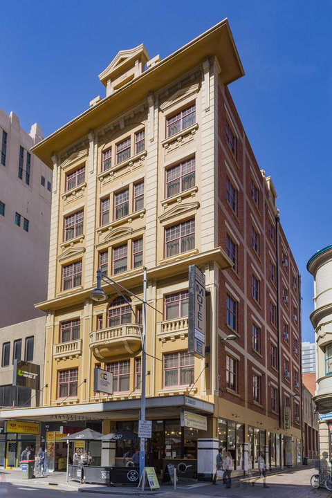 Adelaide Paringa - Sydneys Hotel 0