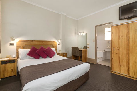Adelaide Paringa - Sydneys Hotel 9