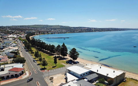 Tasman Beachside Apartment - Sydneys Hotel 1