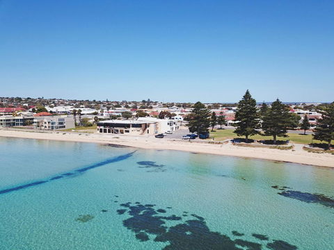 Tasman Beachside Apartment - Sydneys Hotel 12