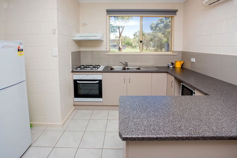 Discovery Parks - Lake Bonney - Sydneys Hotel 13