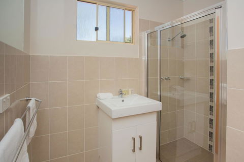 Discovery Parks - Lake Bonney - Sydneys Hotel 9