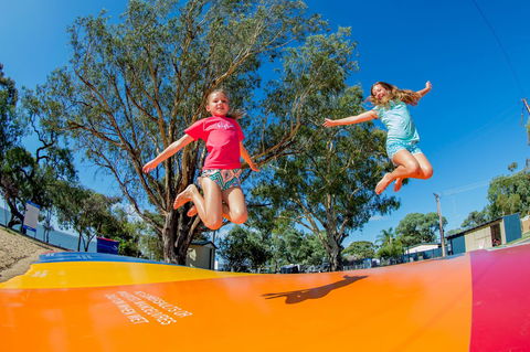 Discovery Parks - Lake Bonney - Sydneys Hotel 35