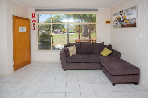 Discovery Parks - Lake Bonney - Sydneys Hotel 11